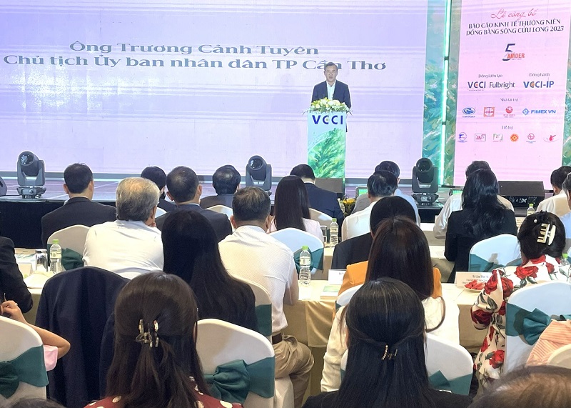 Chủ tịch UBND TP. Cần Thơ Trương Cảnh Tuy&ecirc;n ph&aacute;t biểu tại buổi lễ.jpg