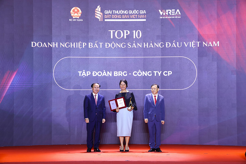 01 B&agrave; Trần Tuyết Nhung.jpg