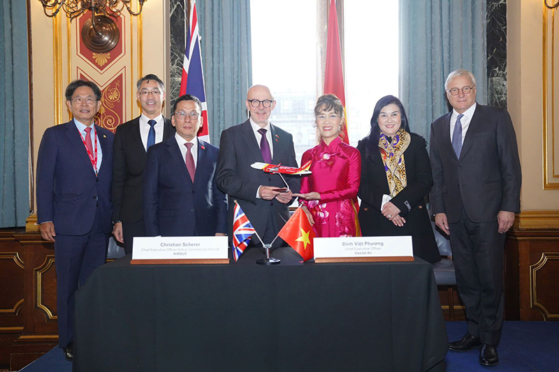 1. Ky ket tai UK.jpg
