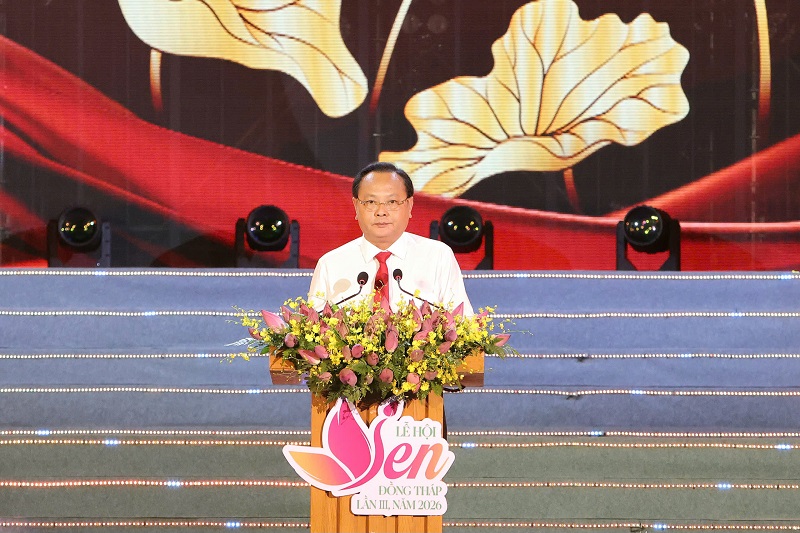 gen-h-Ảnh ông Nguyễn Hùng Tráng- Bí thư Đảng ủy phường Cao Lãnh phát biểu khai mạc LH Sen Đồng Tháp.jpg gen-h-Ảnh ông Nguyễn Hùng Tráng- Bí thư Đảng ủy phường Cao Lãnh phát biểu khai mạc LH Sen Đồng Tháp.jpg
