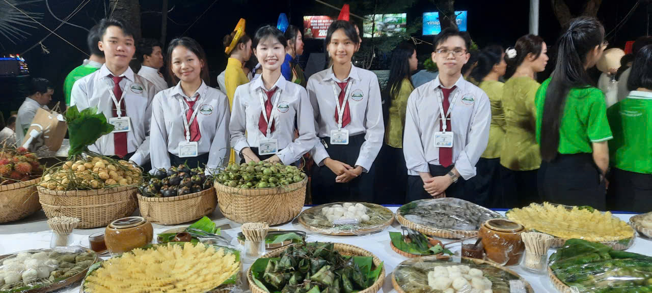 Hình 4.jpg Hình 4.jpg