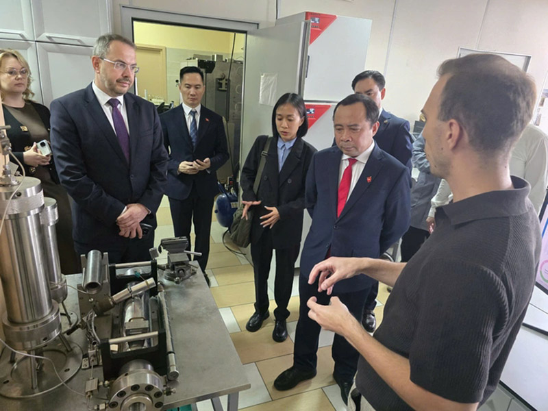 Bộ trưởng Vũ Hải Quân.jpg Bộ trưởng Vũ Hải Quân.jpg