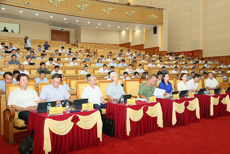 C&aacute;c đồng ch&iacute; l&atilde;nh đạo tỉnh v&agrave; c&aacute;c đại biểu dự Phi&ecirc;n họp .jpg