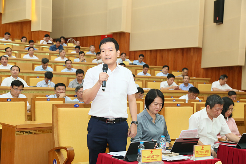 L&atilde;nh đạo Sở X&acirc;y dựng ph&aacute;t biểu thảo luận tại Phi&ecirc;n họp_.jpg