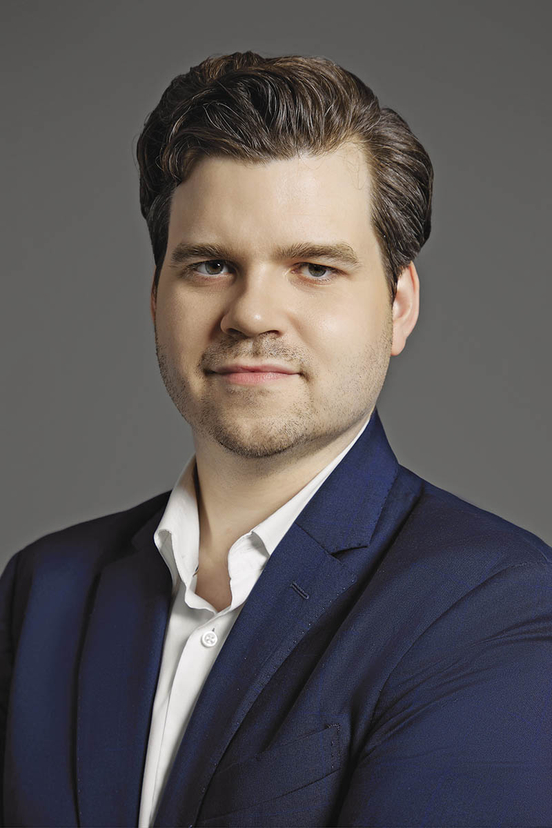 Trang3-Alexander Ziehe Portrait Photo 2024 (10) (1).jpg Trang3-Alexander Ziehe Portrait Photo 2024 (10) (1).jpg