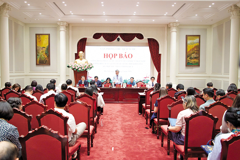Trang2-Kem hop bao.jpg Trang2-Kem hop bao.jpg