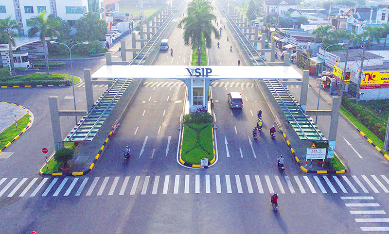 Trang4-VSIP I_C&ocirc;ng nh&acirc;n tan ca (2).jpg