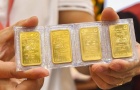 Giá vàng thế giới và trong nước tiếp tục giảm