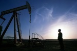 Giá dầu thế giới giảm sâu dưới mức 50 USD/thùng