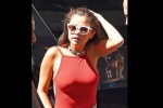 Selena Gomez khiến fan đỏ mặt với trang phục lộ đằng trước, hở sau 