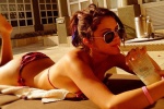 Những khoảnh khắc sexy với bikini  của Selena Gomez