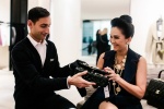 Diễm My mua túi 15.000 USD ở cửa hiệu Chanel đầu tiên trên thế giới
