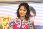 'Cô dâu 8 tuổi' Avika Gor bị sốc trước tình cảm của fan Việt