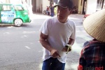 Công an Đà Nẵng tìm hiểu vụ khách Trung Quốc “ăn cướp” của chị bán chuối rong