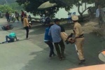 Thực hư việc cảnh sát giao thông Hải Dương chặn xe, bị đâm trọng thương?