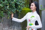 'Bản sao' Nguyễn Thị Huyền khoe dáng với áo dài in hoa