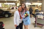 Con dâu chia sẻ ảnh tỷ phú Hoàng Kiều đón Ngọc Trinh ở sân bay