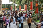 Nghỉ lễ 30/4-1/5: Hàng chục ngàn du khách chen chân trong các khu du lịch, Thảo cầm viên ở TPHCM