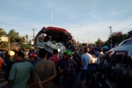 Vụ xe tải đâm xe khách làm 12 người tử vong: 32 người đang cấp cứu, 2 người rất nguy kịch