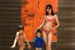 Người mẫu Tưởng Lệ Sa diện bikini khoe dáng bà mẹ bốn con