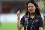Nữ trưởng đoàn xinh đẹp U22 Thái Lan bất ngờ bị cho thôi việc