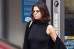 Selena Gomez sexy dạo phố