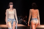 Quần jeans hở hết vòng ba gây sốc ở Tokyo Fashion Week