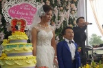 Dân cư mạng ngưỡng mộ đám cưới của chú rể thấp hơn cô dâu 55cm