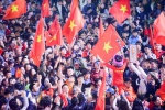Báo Hàn Quốc choáng vì cảnh đổ ra đường ăn mừng của người dân Việt Nam