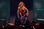 Jennifer Lopez khoe vòng ba trứ danh trên sân khấu