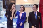 Nhiều người Thái Lan nhận ra Hoa hậu Chuyển giới Hương Giang khi cô đi mua sắm
