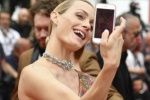 Liên hoan phim Cannes cấm các nghệ sĩ 'chụp ảnh tự sướng' trên thảm đỏ