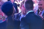 Fan 'dậy sóng' khi Elton John hôn môi David Beckham trong đám cưới Hoàng tử Anh
