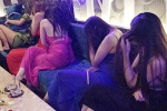 Nhiều nữ tiếp viên múa thoát y trong nhà hàng ở Sài Gòn