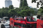 Xe buýt 2 tầng mui trần chính thức chạy quanh phố cổ Hà Nội