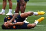 Neymar giở trò ăn vạ để… mua vui cho đồng đội