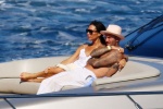 Gia đình David Beckham đi nghỉ trên du thuyền của Elton John