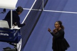 Serena bị phạt 17.000 USD vì đập vợt, xúc phạm trọng tài