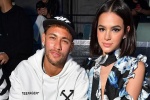 Neymar đưa bạn gái xinh đẹp đi xem thời trang