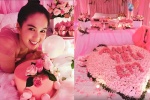 Người yêu tặng Ngọc Trinh căn phòng ngập sắc hồng nhân sinh nhật
