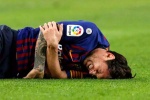 Messi gãy tay vì chống xuống sân khi ngã