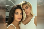Chị em Kendall và Kylie Jenner đọ nhan sắc
