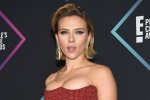 Scarlett Johansson khoe ngực căng đầy