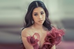 Hoa hậu Tiểu Vy diện váy dạ hội xẻ ngực sâu