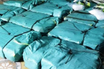 900 kg tinh thể nghi ma túy đá bị vứt phi tang ở lề đường