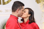 Vợ chồng Phương Mai hôn nhau trong lễ ăn hỏi