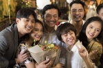 Dàn diễn viên 'Về nhà đi con' đồng loạt chúc mừng nghệ sĩ NSND Trung Anh