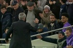  Mourinho cảm ơn cậu bé nhặt bóng