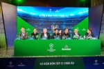 Ronaldinho và anh em De Boer “hộ tống” Cúp UEFA Champions League đến Việt Nam