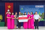 Câu lạc bộ Doanh nhân Sao Đỏ tặng quà Trường căn cứ Cam Ranh